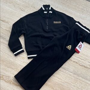 NEW Reebok Black and White Athletic Set Golden Logo 4/5 years